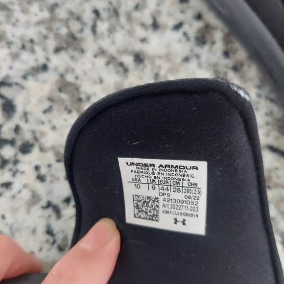 Under Armour black and white slides - Picture 3 of 4